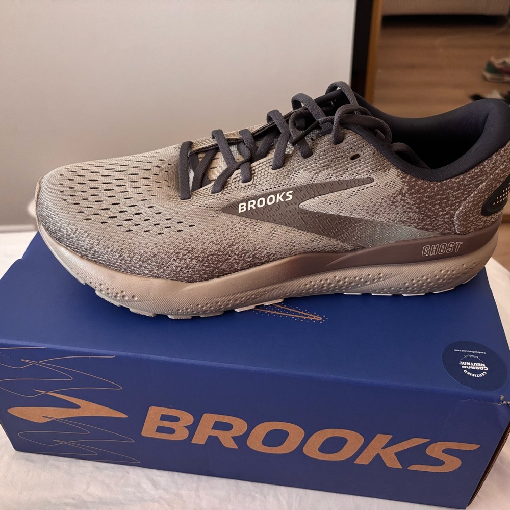 Brooks Gray Athletic Shoes with Breathable Mesh and Cushioned Support